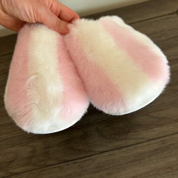 New! Victoria’s Secret faux fur slippers - Picture 2 of 6
